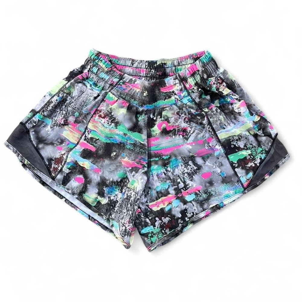 Lululemon Hotty Hot Low-Rise Lined Short size‎ 4